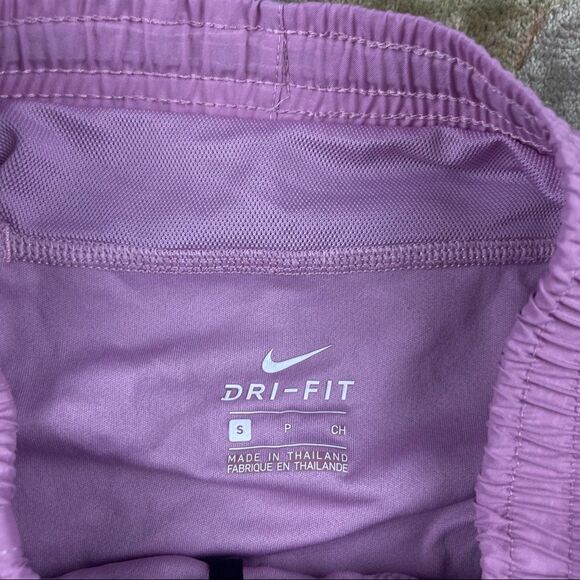 Womens Nike Short   - Picture 3 of 3